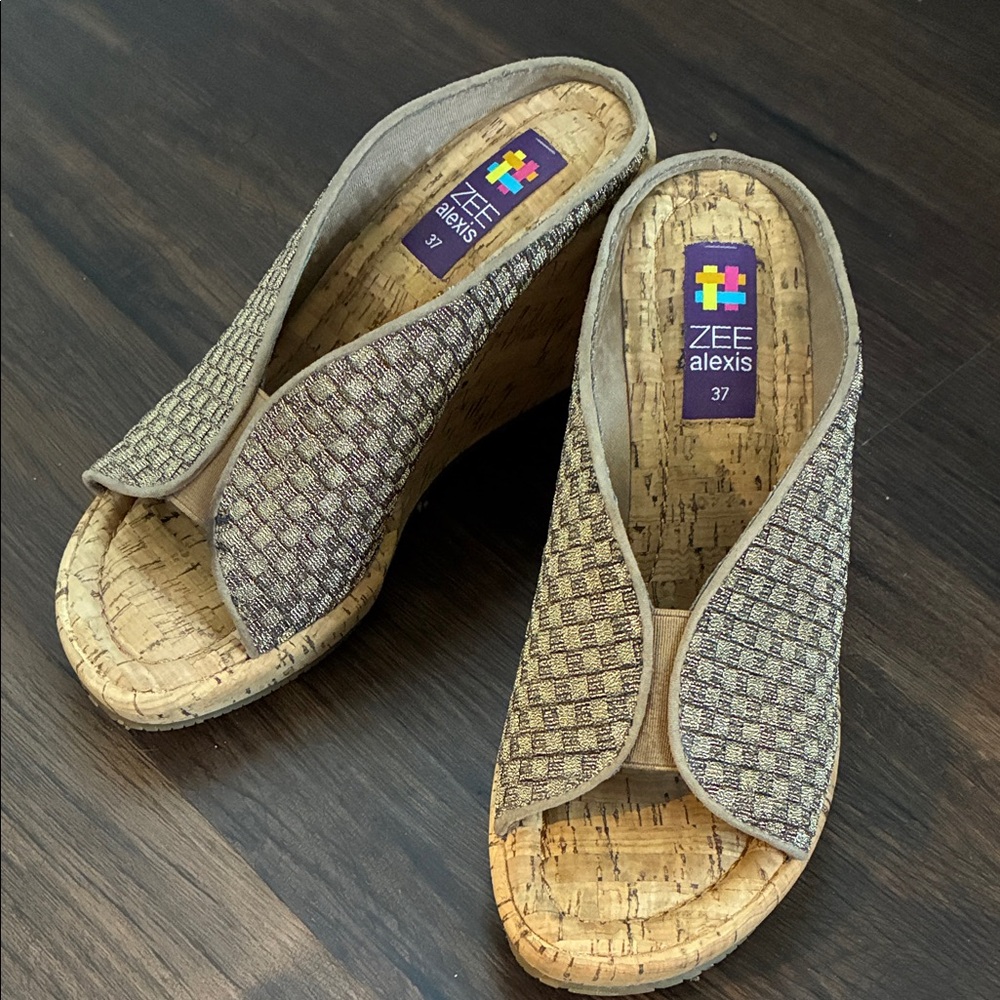 Alexis Women's Beige and Brown/ Gold Wedge Sandals